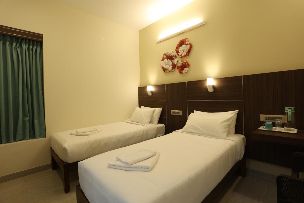 Hotel Minas Manor Tiruchirappalli Exterior foto
