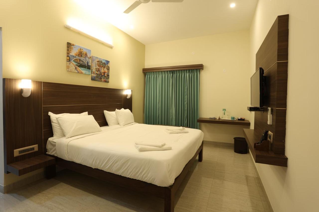 Hotel Minas Manor Tiruchirappalli Exterior foto