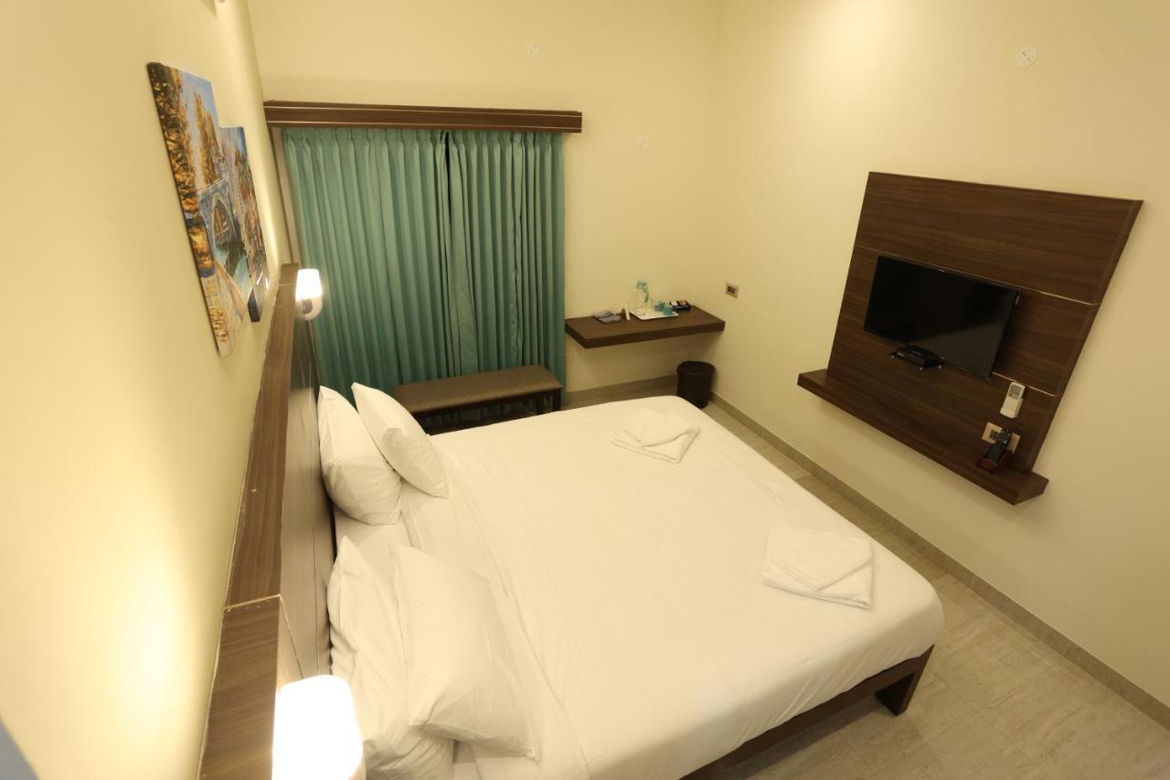 Hotel Minas Manor Tiruchirappalli Exterior foto